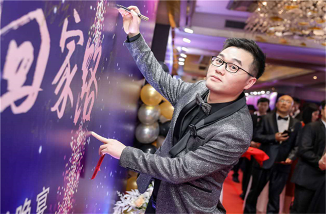 【高光“疫”事】勇敢逆行的特殊“网约车”——俄罗斯专享会29490后，用信念打通生命运输线